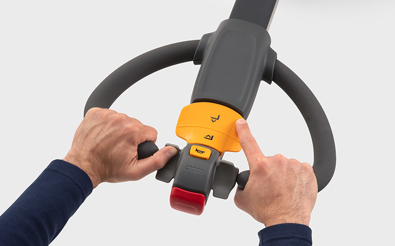 la transpaleta compacta WJ cuenta con funciones combinadas