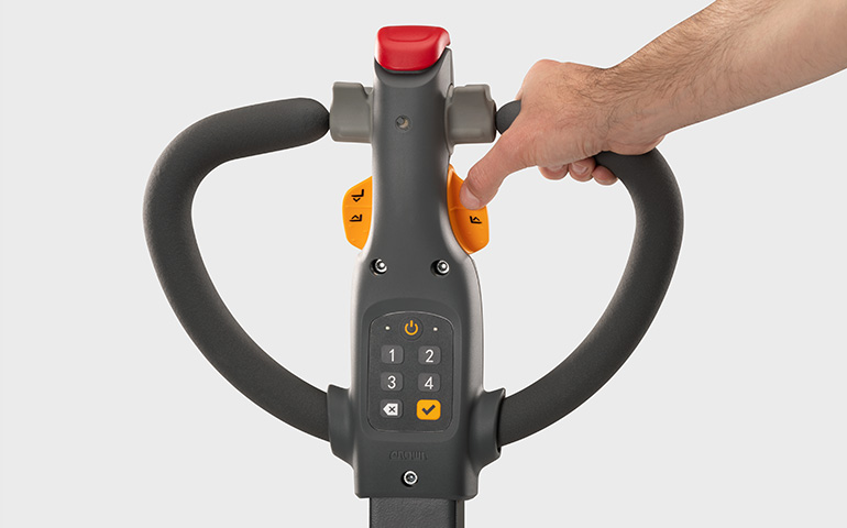 la transpaleta compacta WJ cuenta con botones grandes de levante y descenso